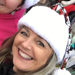 Meet your Posher, Dee dee